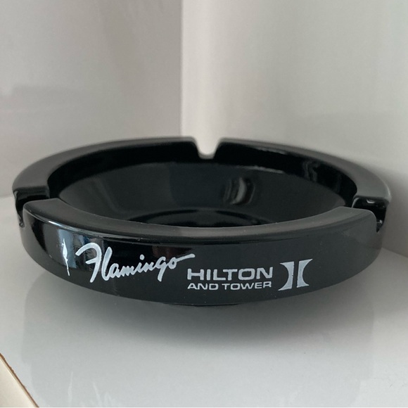 Vintage 1970s "FLAMINGO HILTON & TOWER” Ashtray. Black/White Ashtray - Picture 11 of 14